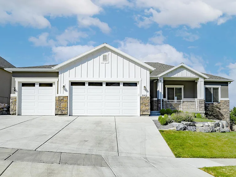 10431 Avondale Dr — Photo 1