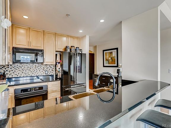 4th image of 975 N Lincoln St #10G