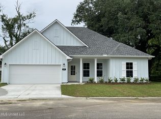 127 Le Moyne St, Bay Saint Louis, MS 39520