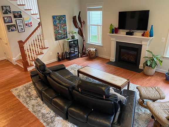 4th image of 2216 Tulip Dr
