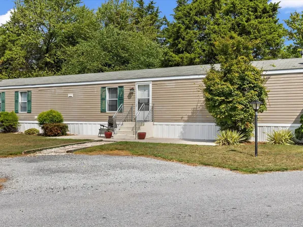 800 York Rd Trailer 11, Dover, PA 17315