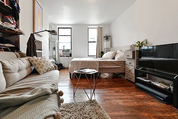 2nd image of 148 Orchard St #2