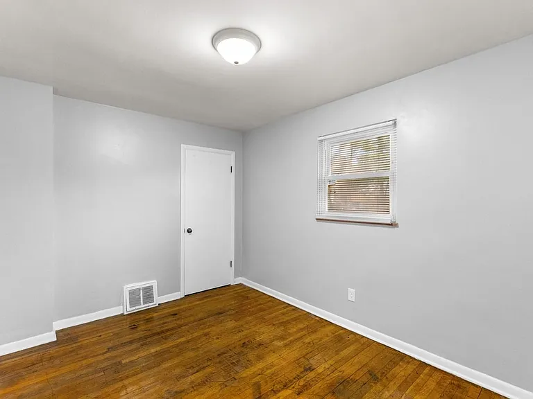 384-386 S Napoleon Ave #386-S — Photo 4