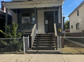 7111 S Greenwood Ave