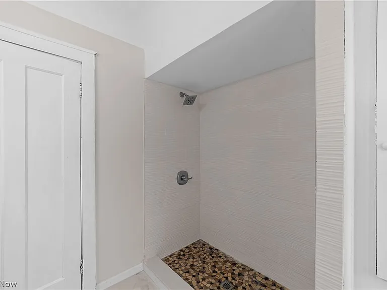 867 East Blvd — Photo 23