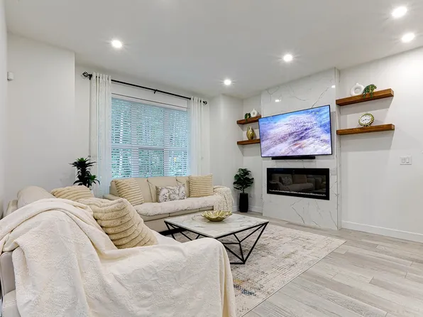 1437 Collins Rd, Coquitlam, BC V3E 0A9
