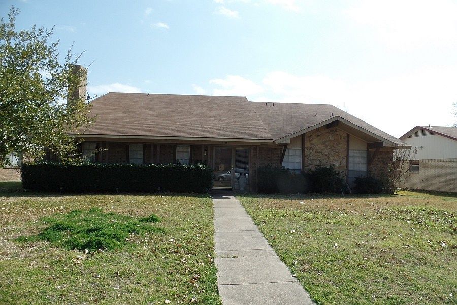 1st image of 3104 Jamestown Dr