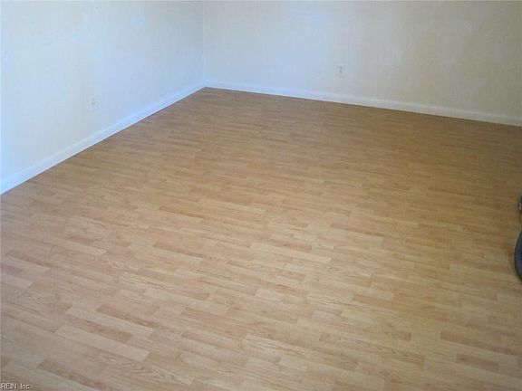 4th image of 598 Pinewood Dr APT 104