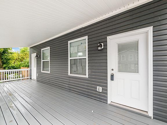 3rd image of 924-926 1/2 Sullivant Ave