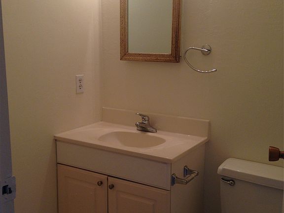 4th image of 828 W Spain St