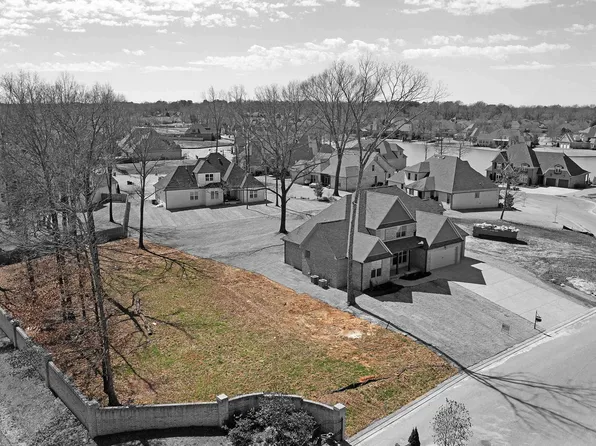 7 Lake Breeze Dr, Jackson, TN 38305