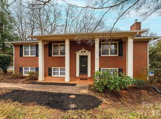 1063 4th Avenue Dr NW, Hickory, NC 28601