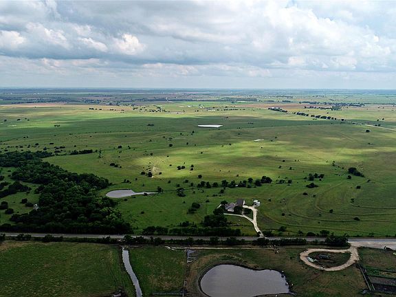 2nd image of 3 Hackberry Ranchettes Rd