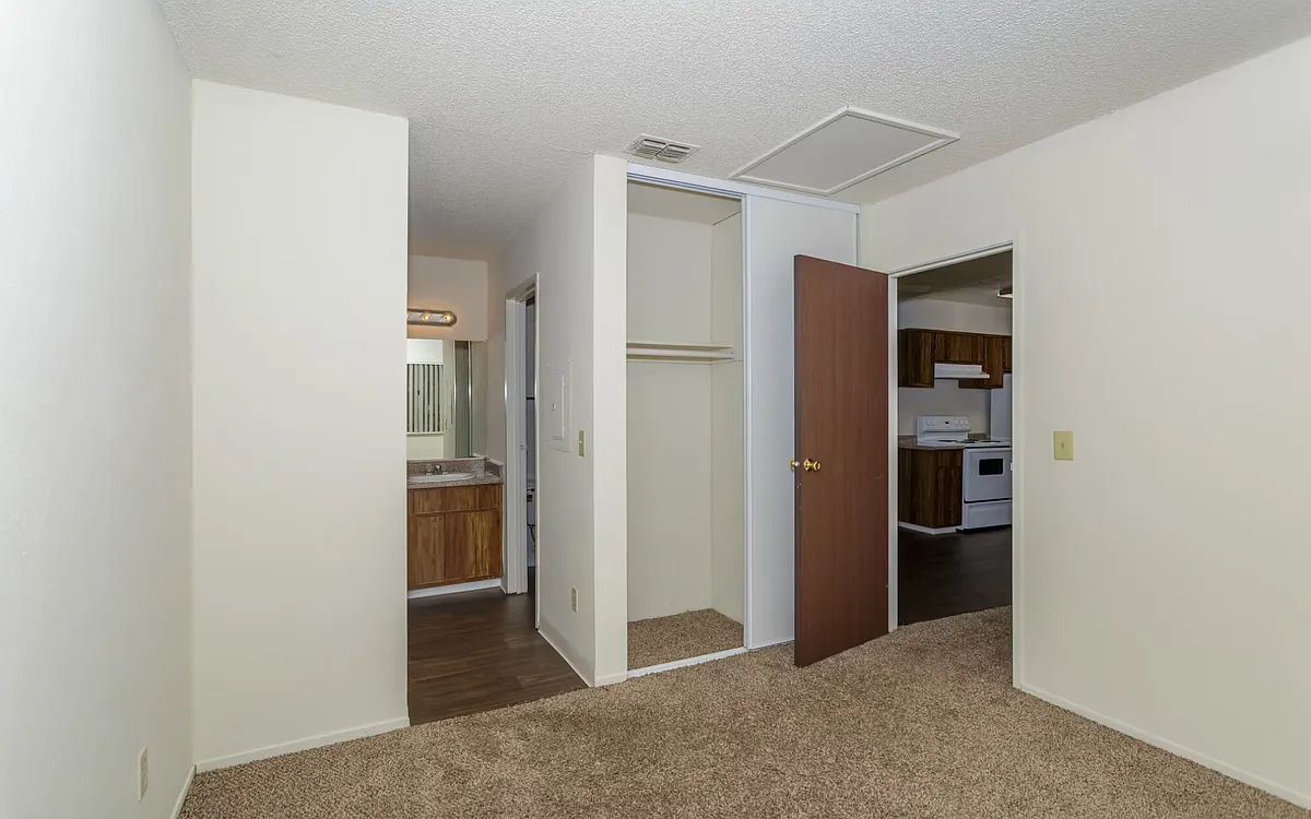 Building Photo - Quail Ridge