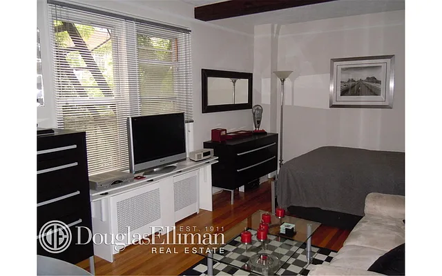 Rented by Douglas Elliman | media 32