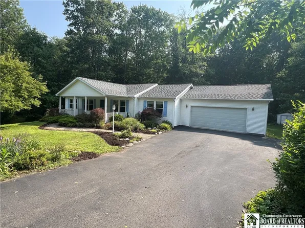 16 Rowley Ct, Jamestown, NY 14701