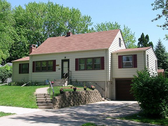 2nd image of 3415 McKinley St NE