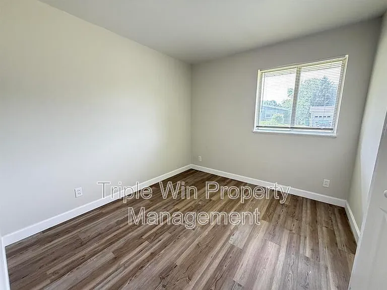 2257 Luxmore Dr — Photo 22