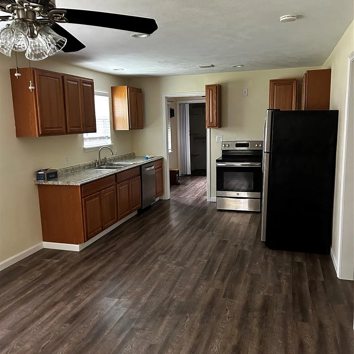 1 bed, 1.0 bath, 4310 sqft, $900 — Photo 1