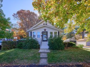 26 Ivernia Rd, Worcester, MA 01606
