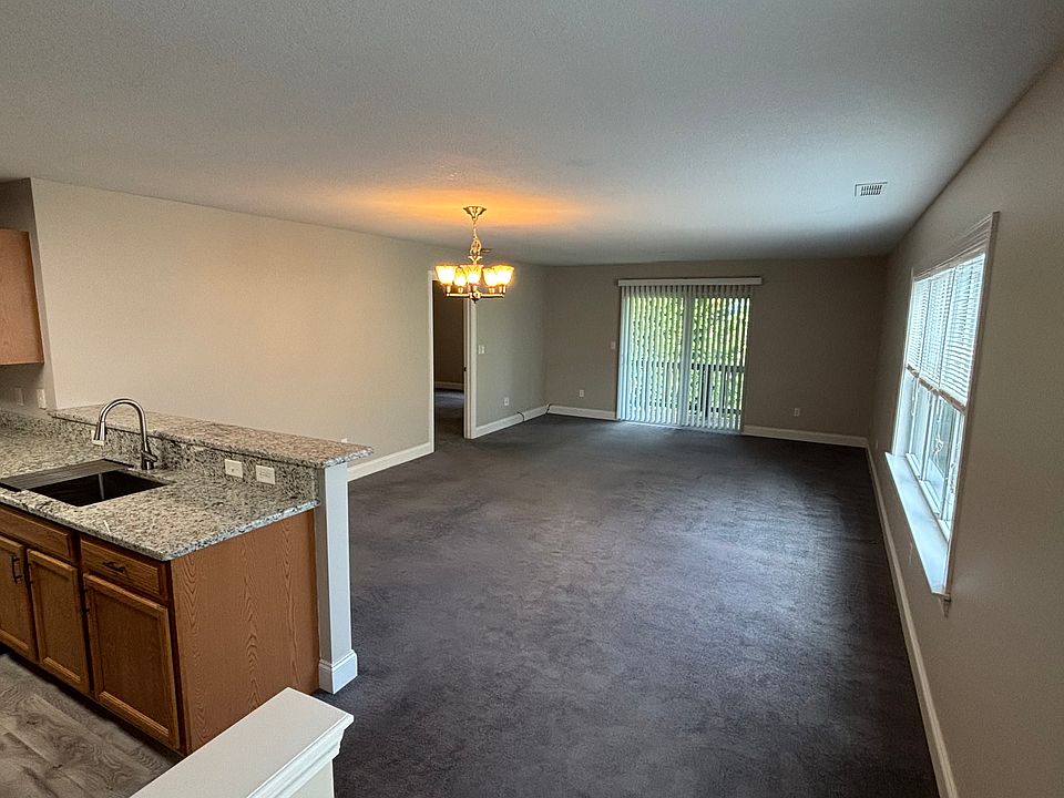 Living Room / Dining Room