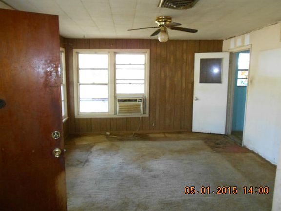5th image of 1043 S Houston St
