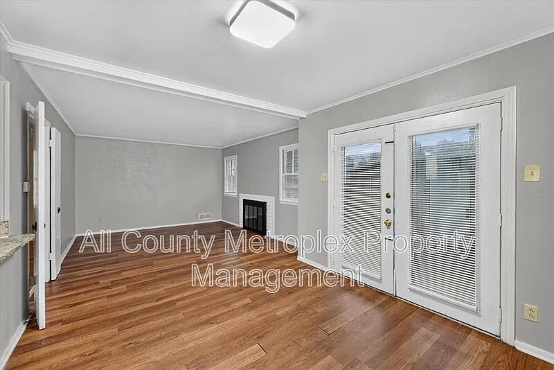3 bed, 2.0 bath, 1700 sqft, $2,000 — Photo 3
