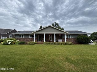 1726 S 35th St, Grand Forks, ND 58201