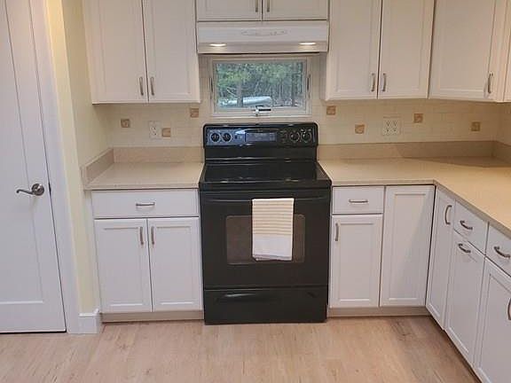 3rd image of 17 Hilltop Dr
