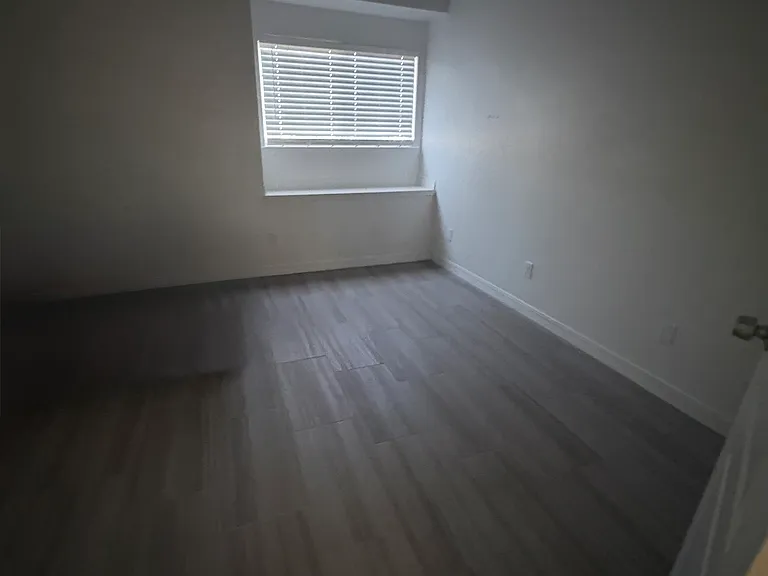 11941 Crown Oaks Ct — Photo 3