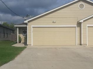 1113 Maple St, Jourdanton, TX 78026