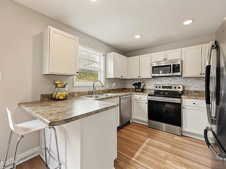 7931 Poplar Grove Ln — Photo 12