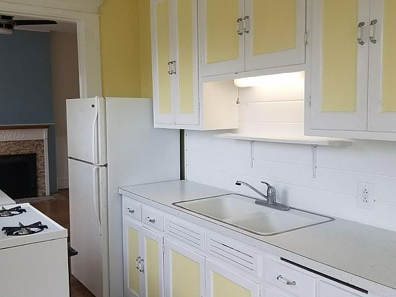 5th image of 111 NE Roanoke Ave APT 2A