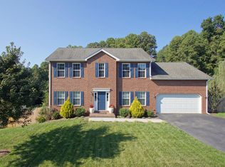 6088 Roselawn Rd, Roanoke, VA 24018