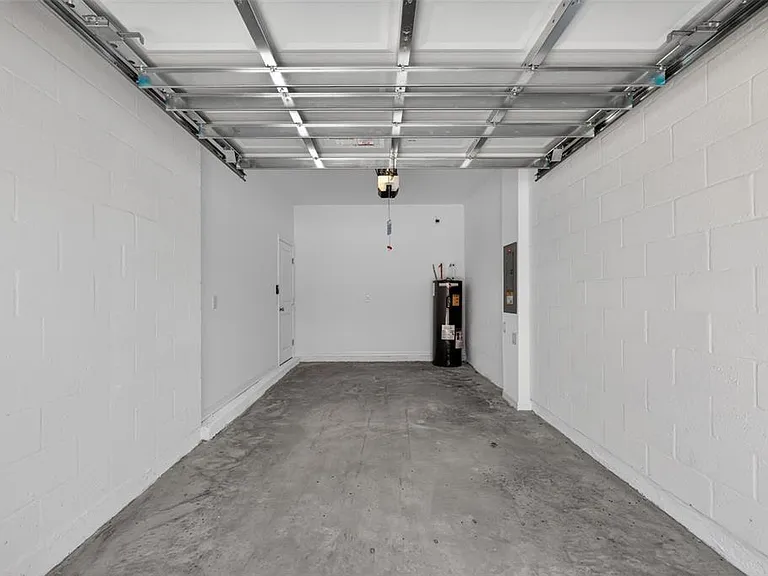10761 Eclipse St — Photo 32