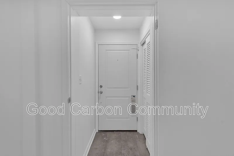 2 bed, 1.0 bath, 1452 sqft, $2,050 — Photo 3