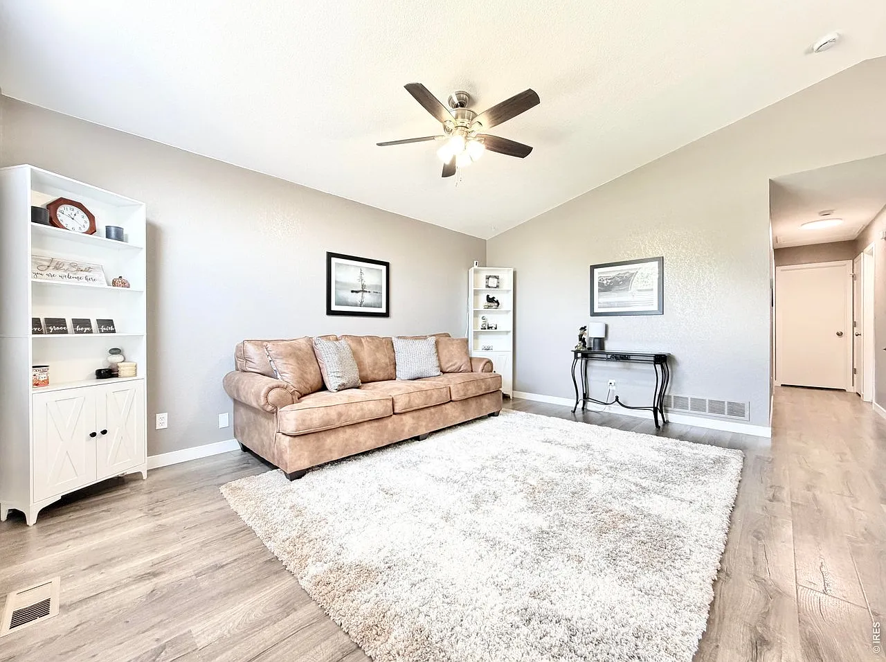3 bed, 2288 sqft, $1,100 — Photo 2