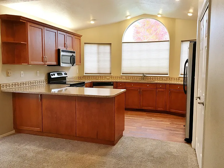 885 E Monarch St — Photo 9