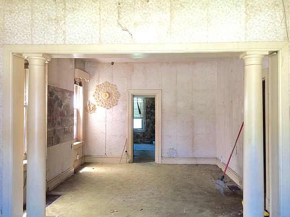 4th image of 5336 Wells Ave
