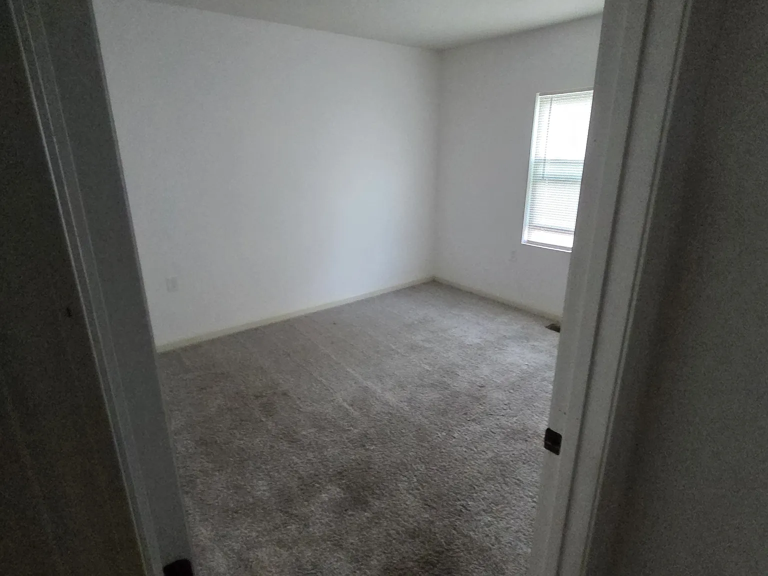 3 bed, 1287 sqft, $1,200 — Photo 2