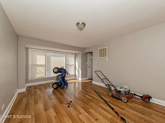 2nd image of 6959 S Oakley Ave