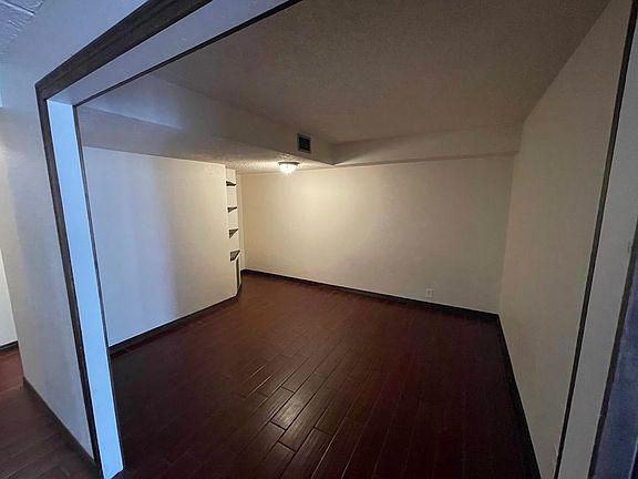 5th image of 805 29th St APT 403