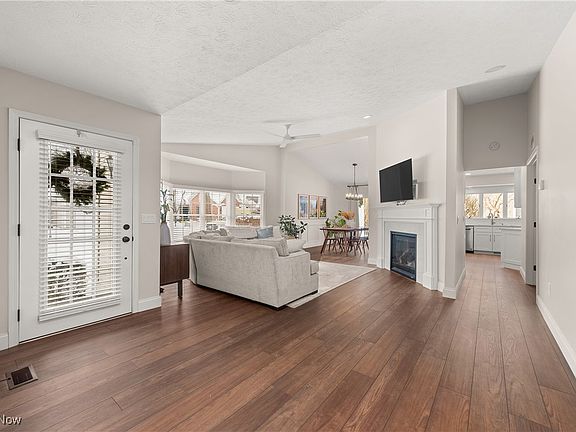 5th image of 225 Westwind Dr APT 24