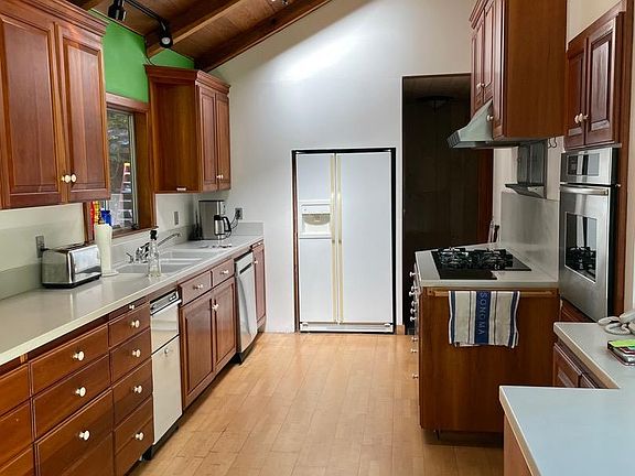 5th image of 36 Madrone Ave