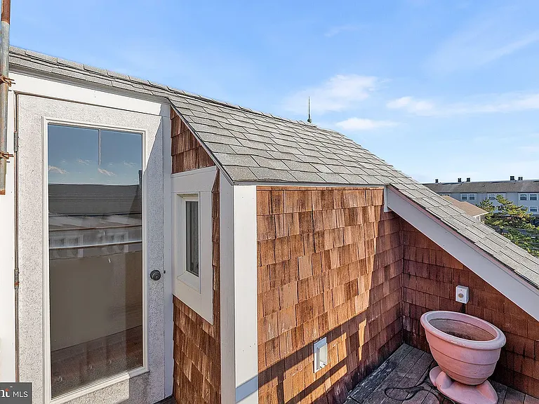 41 N Atlantic Ave — Photo 33