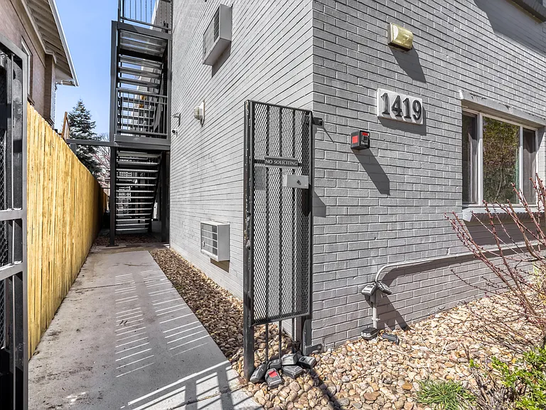 1419 Detroit St #15 — Photo 1