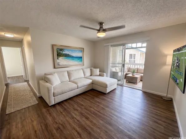 94-870 Lumiauau St APT C206, Waipahu, HI 96797