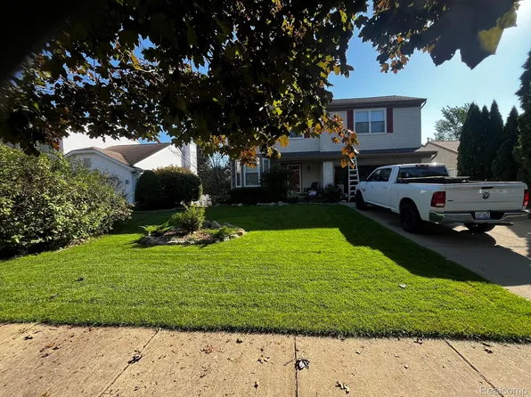1620 Dartmoor Dr, Howell, MI 48843