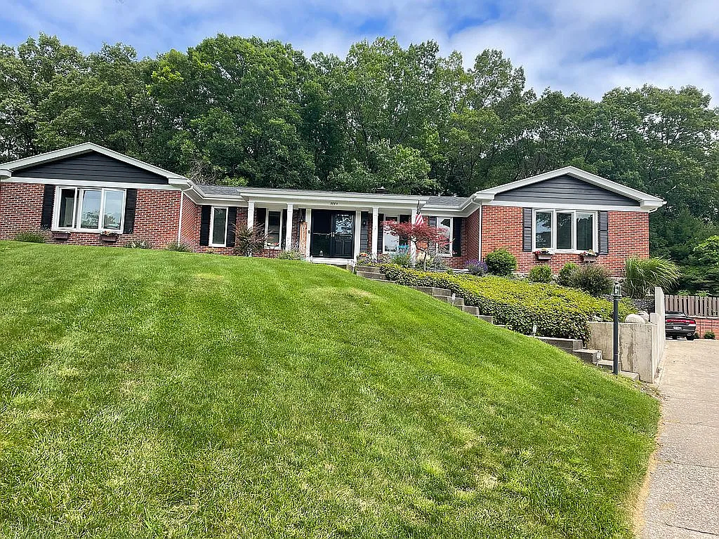 3884 Monteview Dr photo 1