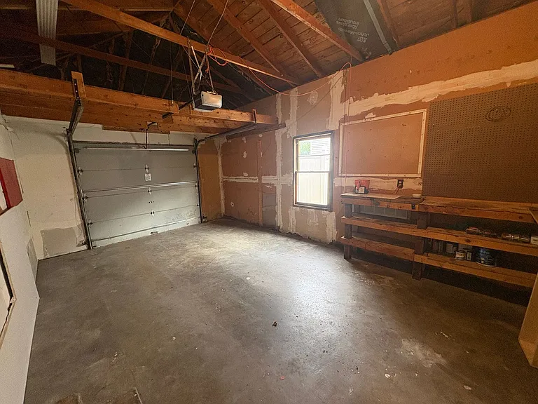 2419 Pine St — Photo 27